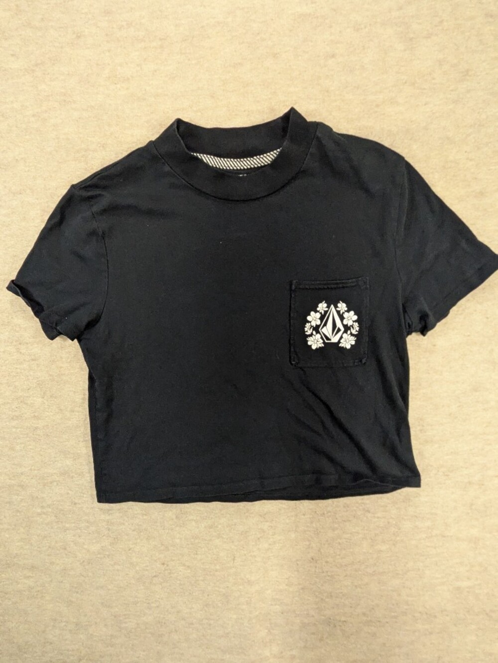 Organic Cotton Volcom Black Diamond Floral Cropped Graphic T Size XS Beachy Surf